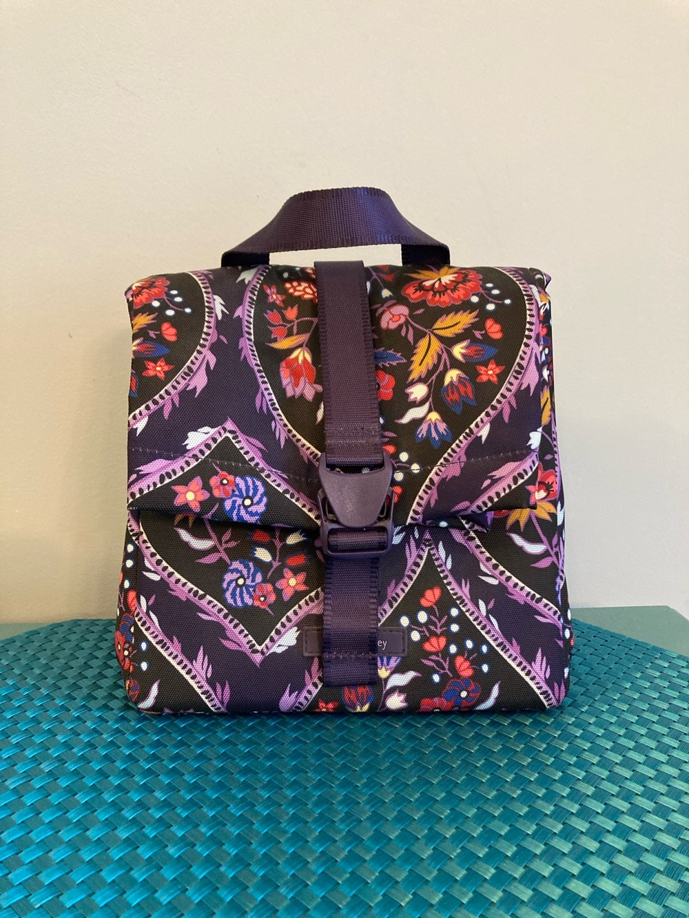 NWOT Vera Bradley Black/Purple Floral Buckle-Front Lunch Tote